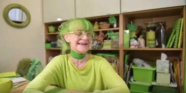 Strange: Meet the Woman Who Has Been Wearing Only Colour Green for the Last 20 Years (Photos)